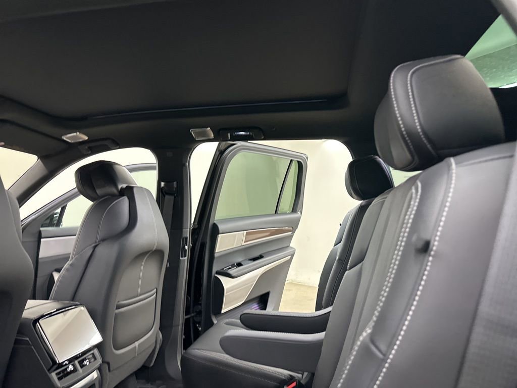 New 2026 Cadillac Vistiq Sport image 29