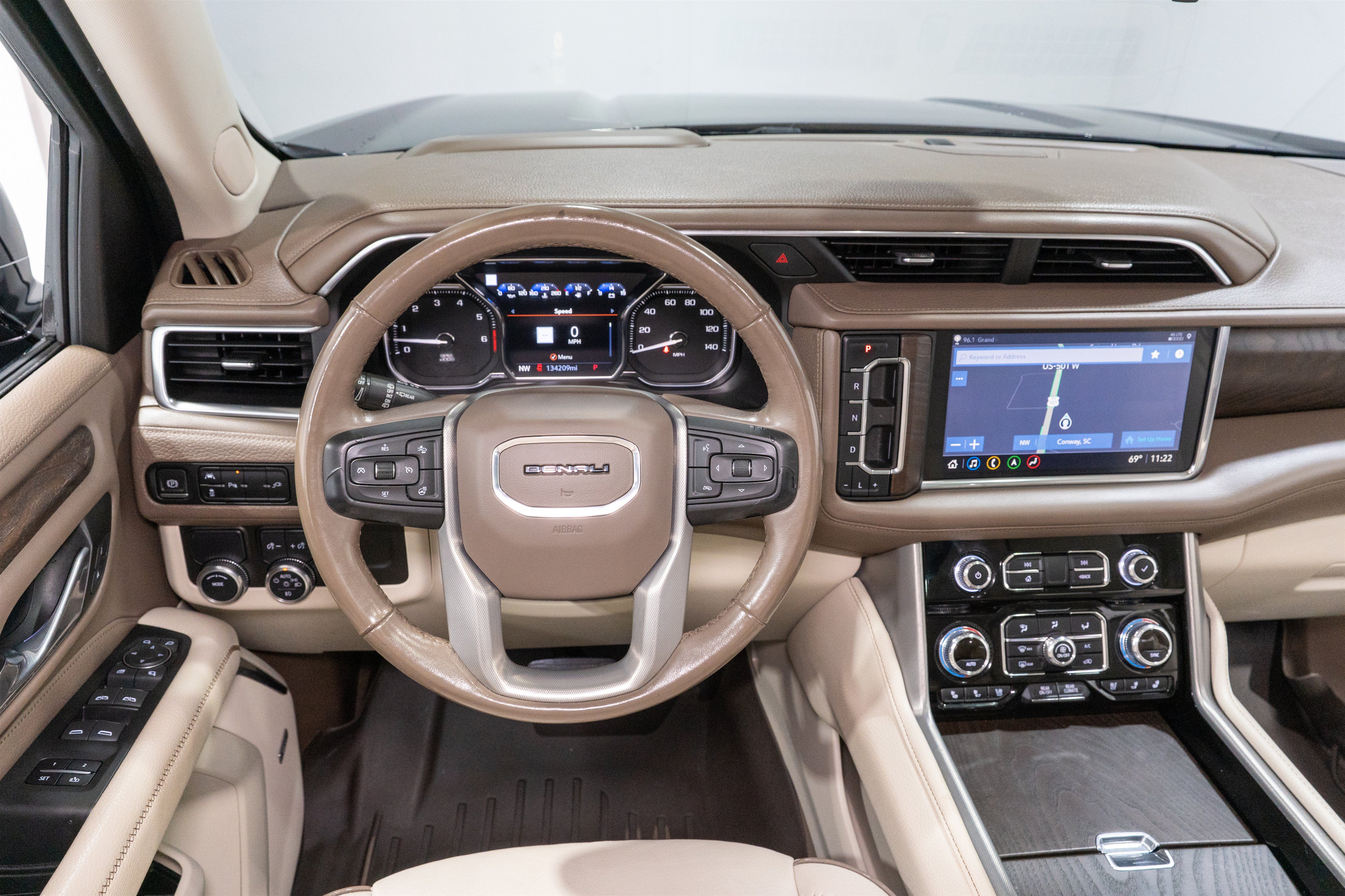 Used 2021 GMC Yukon Denali w/ Advanced Technology Package RWD image 11