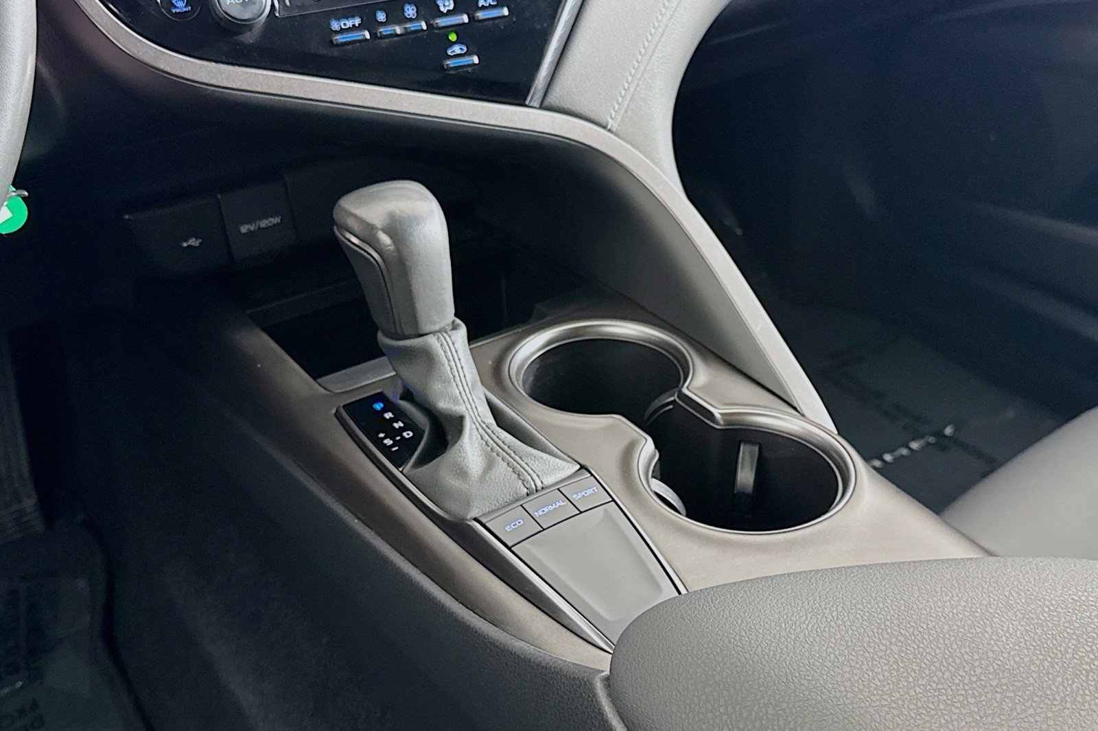 Used 2024 Toyota Camry SE FWD image 6