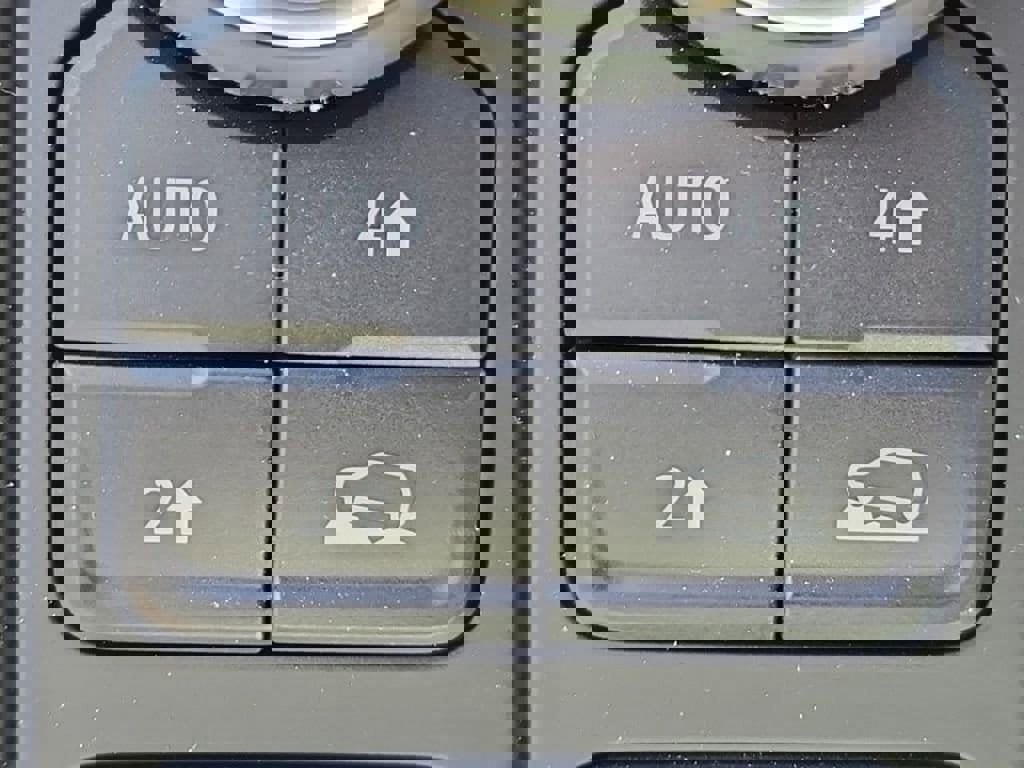 Used 2024 Chevrolet Silverado 1500 Custom image 22