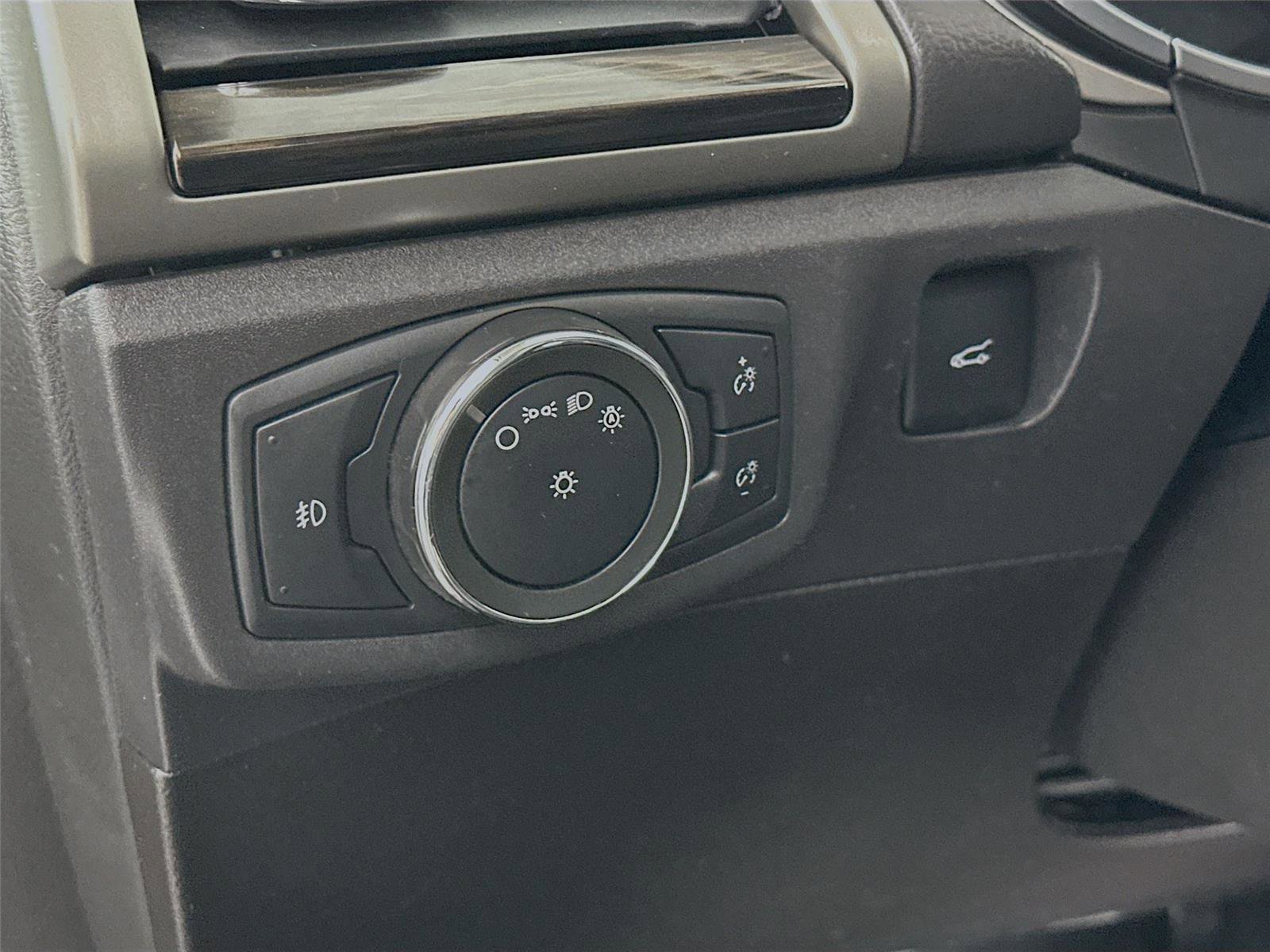 Used 2013 Ford Fusion SE FWD image 14