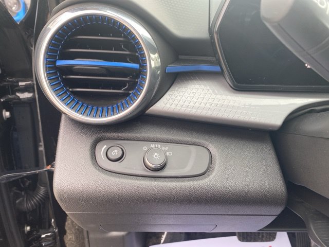 Used 2025 Chevrolet Trax LT FWD image 14