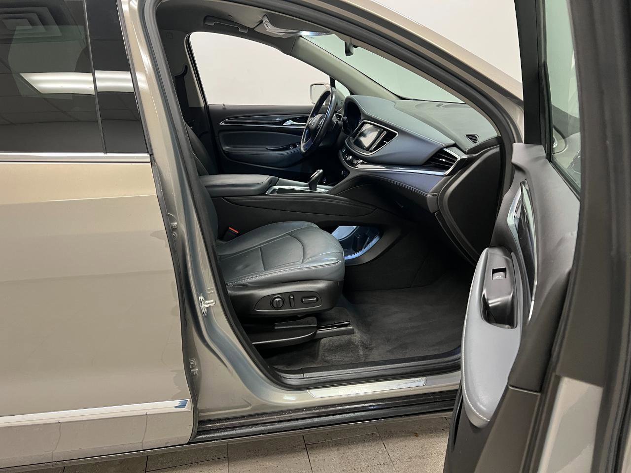 Used 2019 Buick Enclave Essence FWD image 27