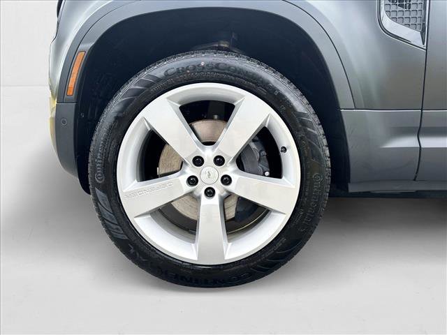 New 2024 Land Rover Defender 110 SE image 10