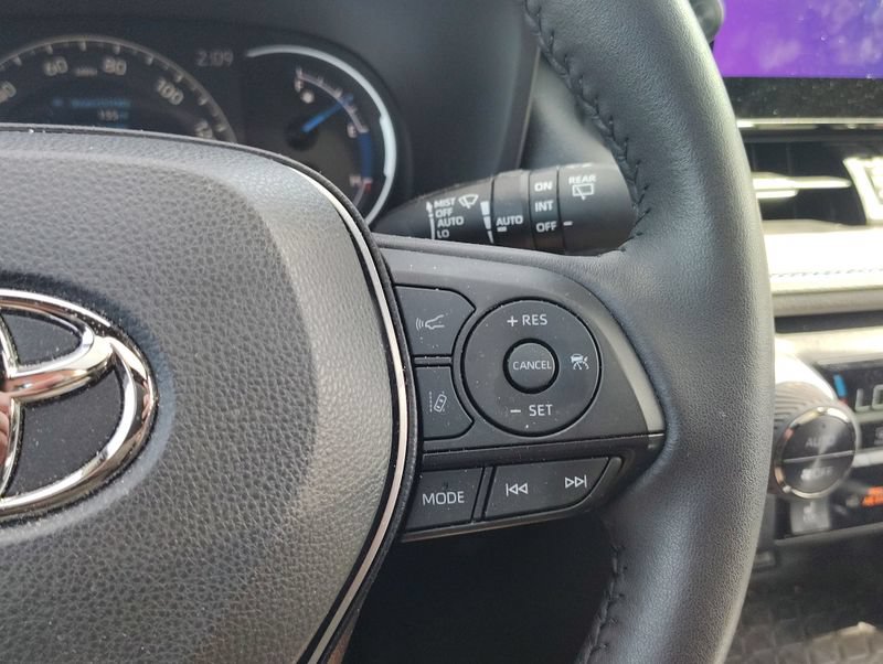 Used 2025 Toyota RAV4 XSE w/ Weather Package AWD/4WD image 13