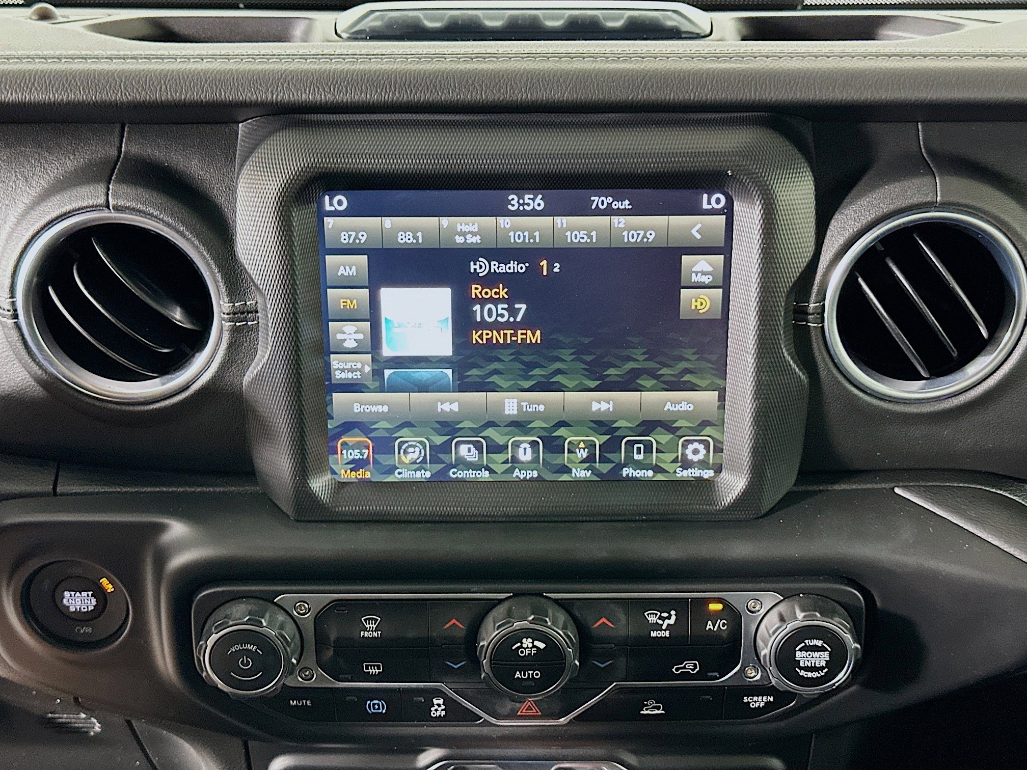 Used 2023 Jeep Wrangler Sahara AWD/4WD image 19