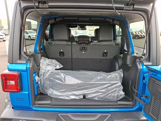 New 2026 Jeep Wrangler Unlimited Rubicon w/ Safety Group image 25