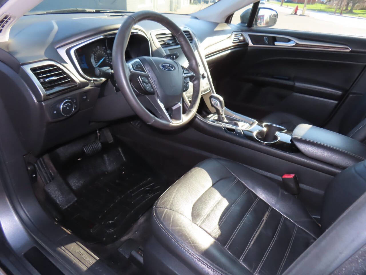 Used 2014 Ford Fusion SE w/ Equipment Group 202A image 11