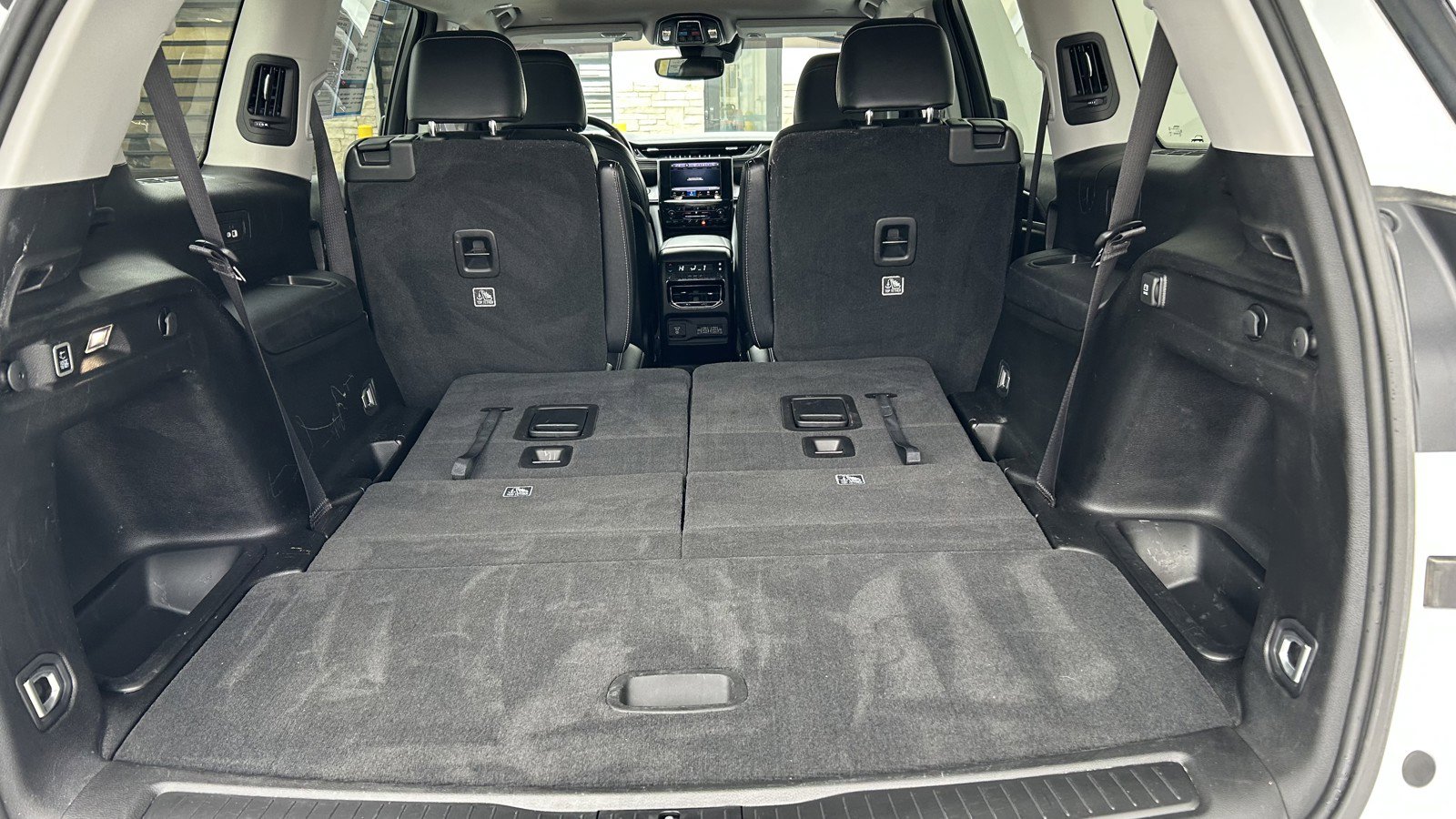 Used 2022 Jeep Grand Cherokee L Limited image 15