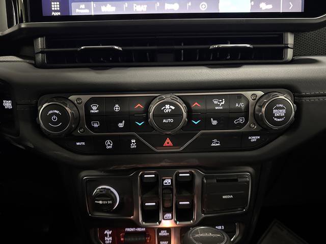 New 2026 Jeep Gladiator Rubicon w/ Technology Group image 19