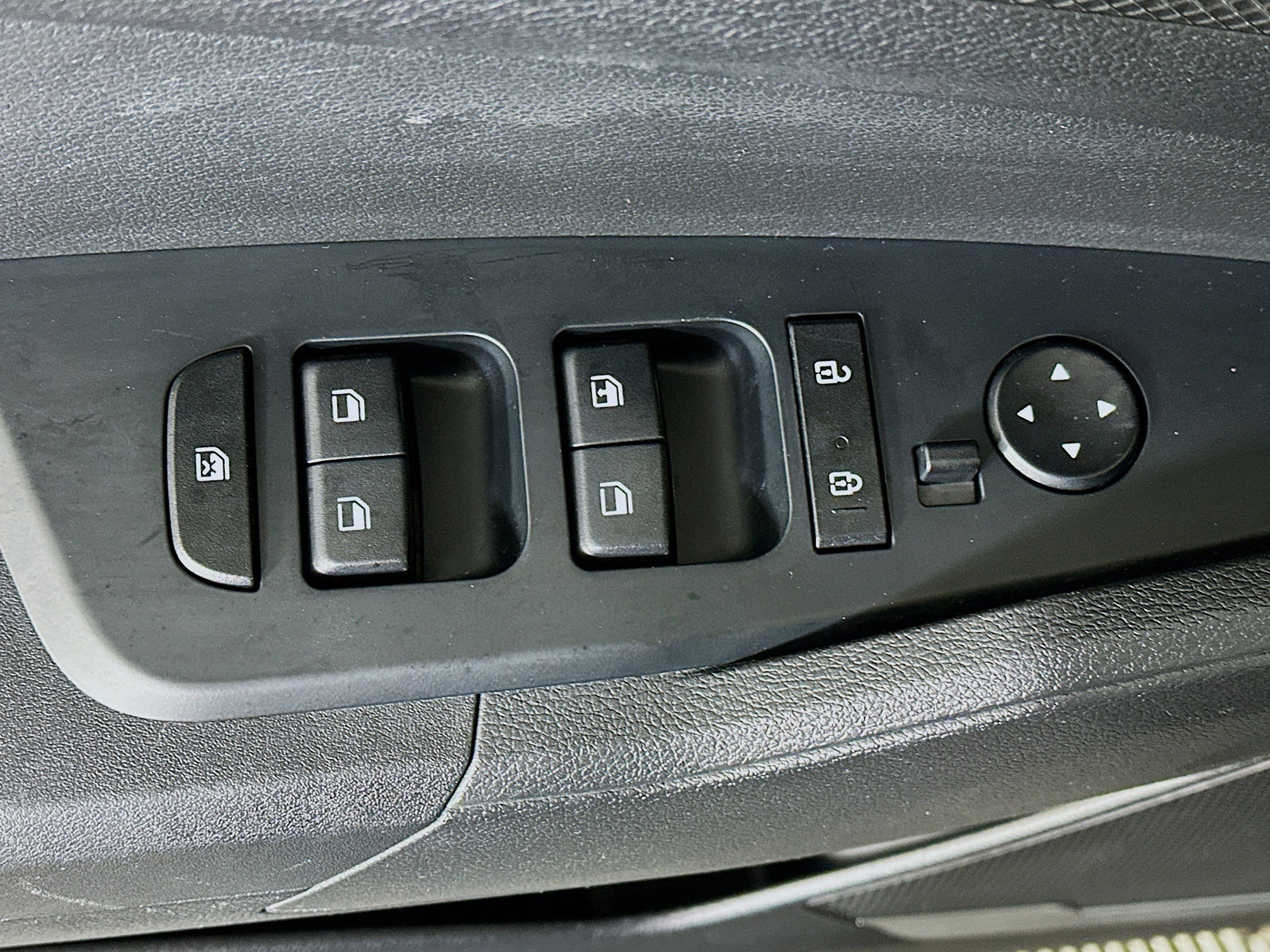 Used 2025 Kia Sportage LX image 15