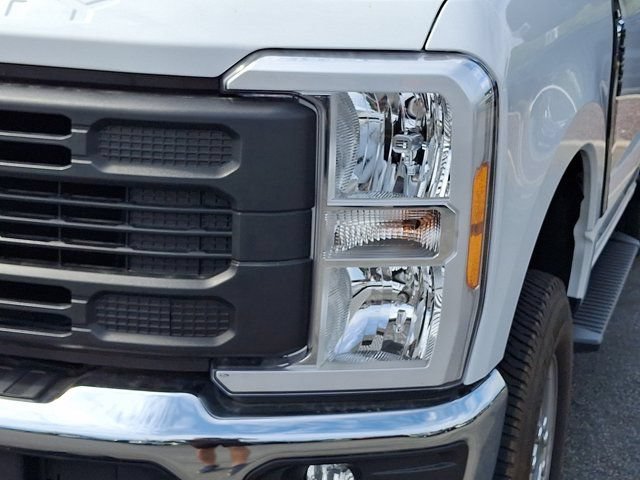 Used 2023 Ford F250 XL w/ FX4 Off-Road Package AWD/4WD image 12