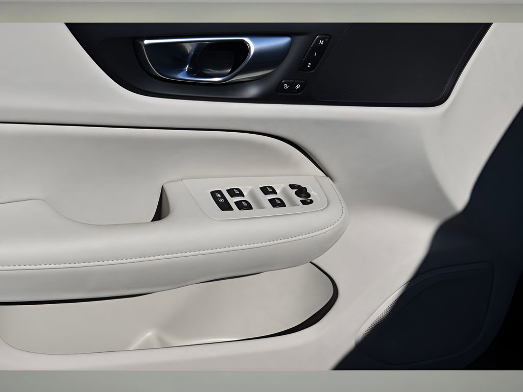 Used 2025 Volvo S60 B5 Plus FWD image 24