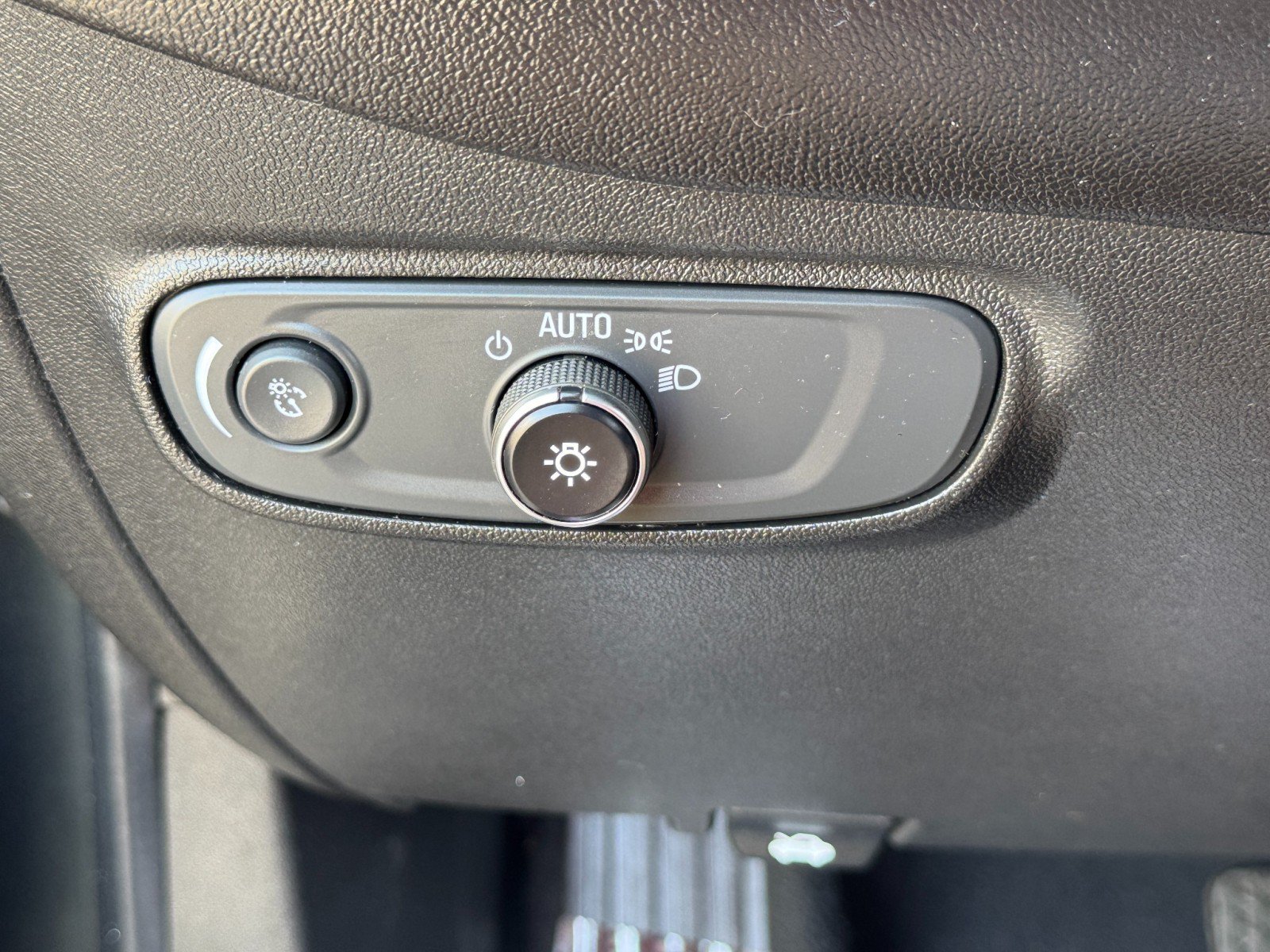 Used 2020 Chevrolet Equinox LT AWD/4WD image 16