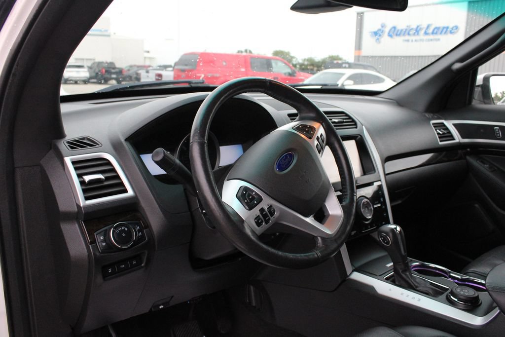 Used 2015 Ford Explorer Limited w/ Equipment Group 302A AWD/4WD image 2