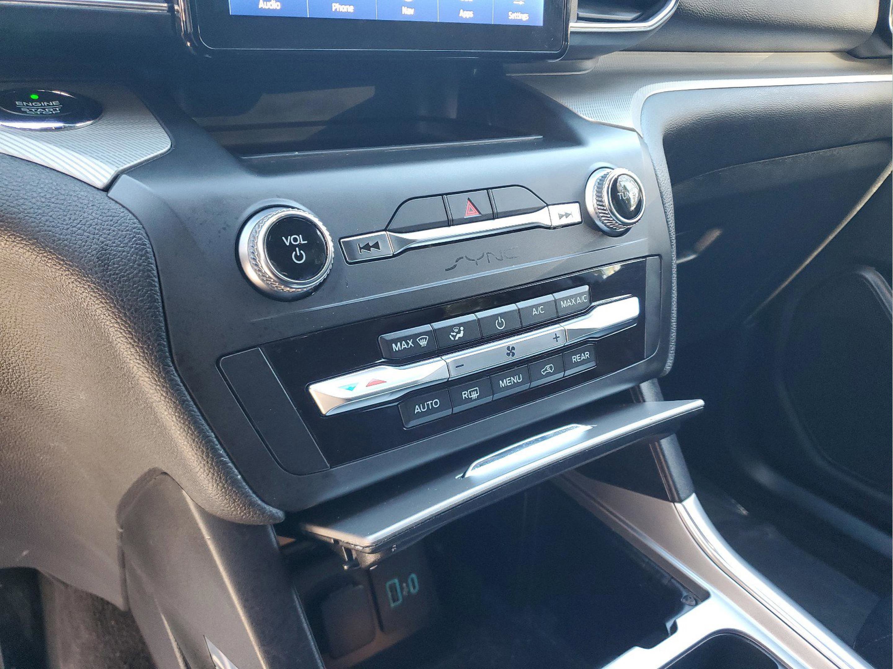 Used 2020 Ford Explorer XLT w/ Equipment Group 202A image 24