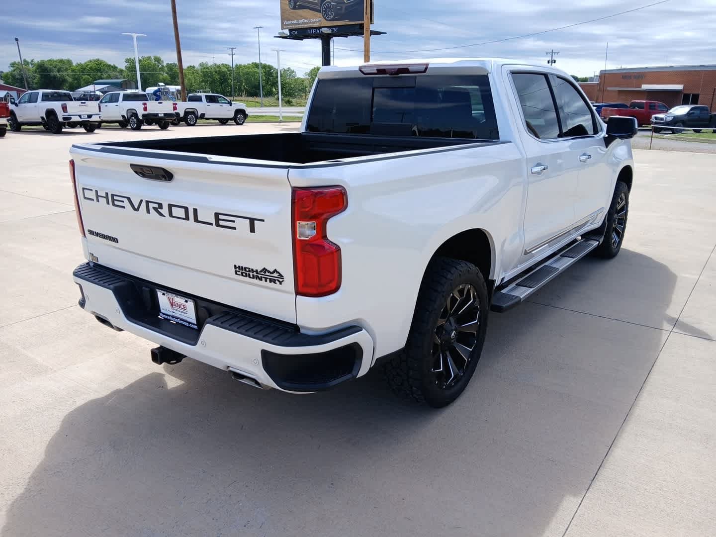 Used 2023 Chevrolet Silverado 1500 High Country w/ High Country Premium Package AWD/4WD image 9