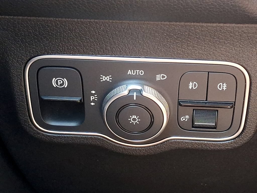 Used 2023 Mercedes-Benz GLB 250 4MATIC image 25