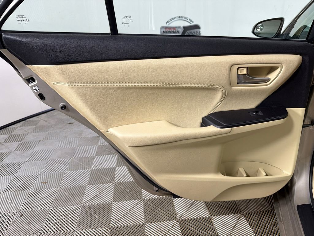 Used 2015 Toyota Camry XLE w/ Moonroof Package FWD image 22