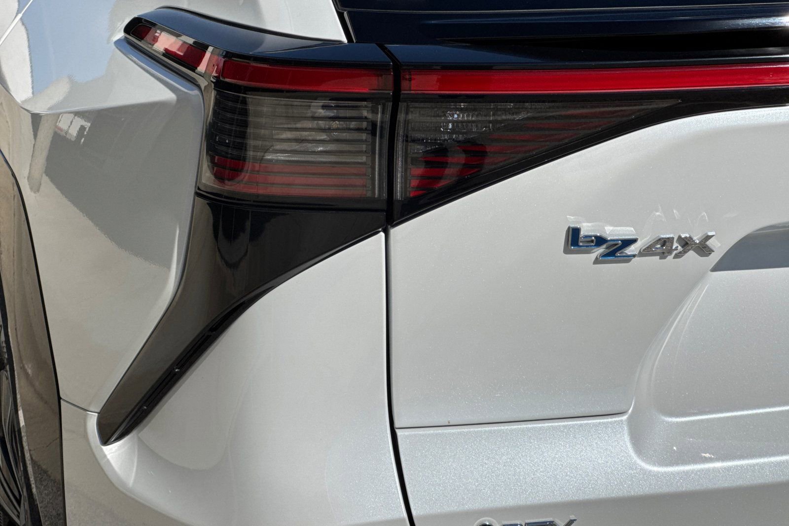 Used 2024 Toyota bZ4X XLE w/ Weather Package FWD image 27
