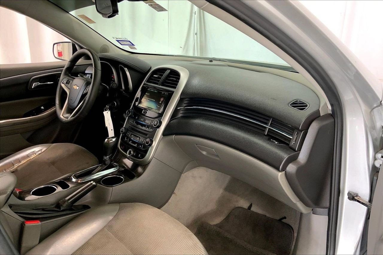 Used 2016 Chevrolet Malibu LT FWD image 28