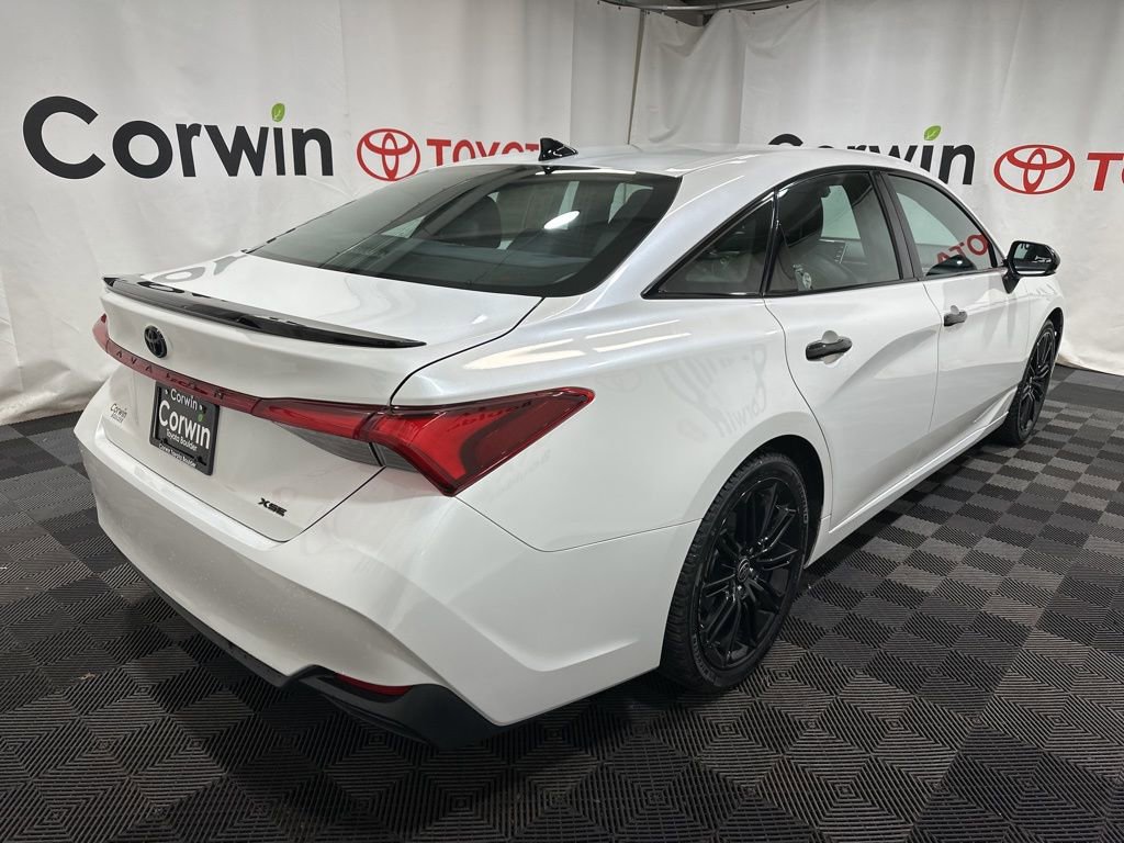 Used 2022 Toyota Avalon XSE image 7