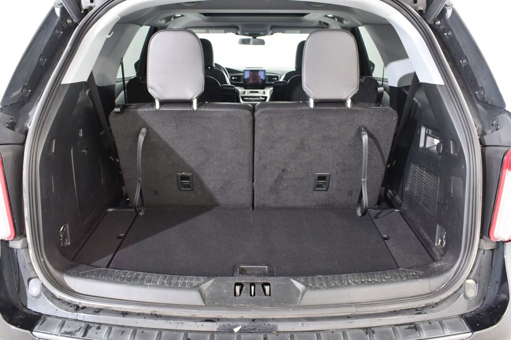 Used 2022 Ford Explorer XLT w/ Equipment Group 202A AWD/4WD image 21