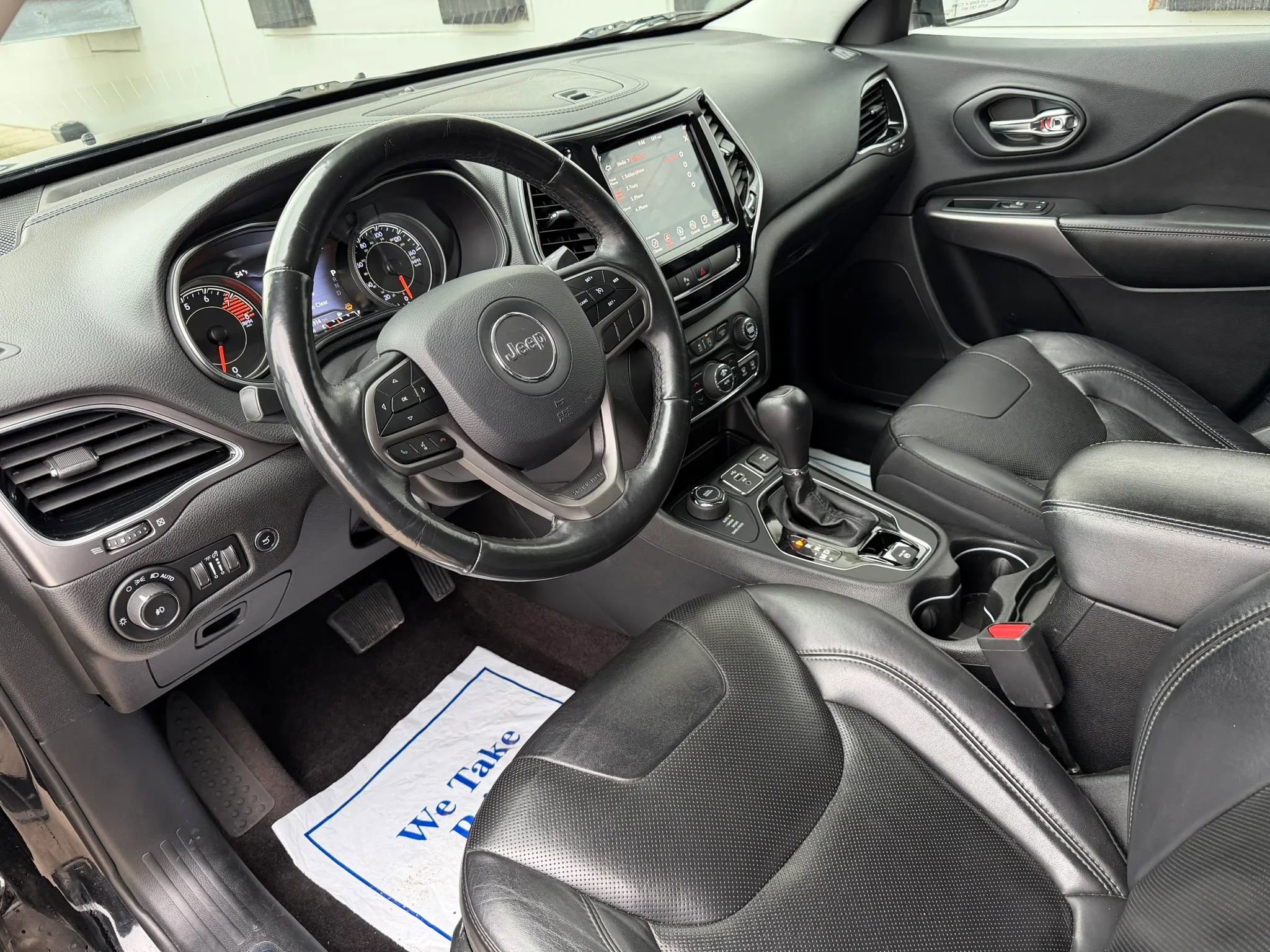 Used 2019 Jeep Cherokee Limited image 10