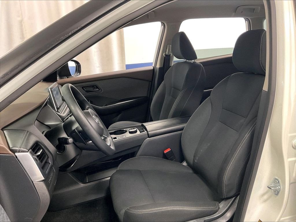 Used 2023 Nissan Rogue S AWD/4WD image 10