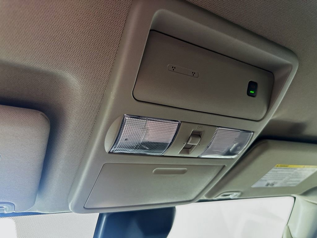 Used 2025 Nissan Frontier SV w/ SV Convenience Package image 32