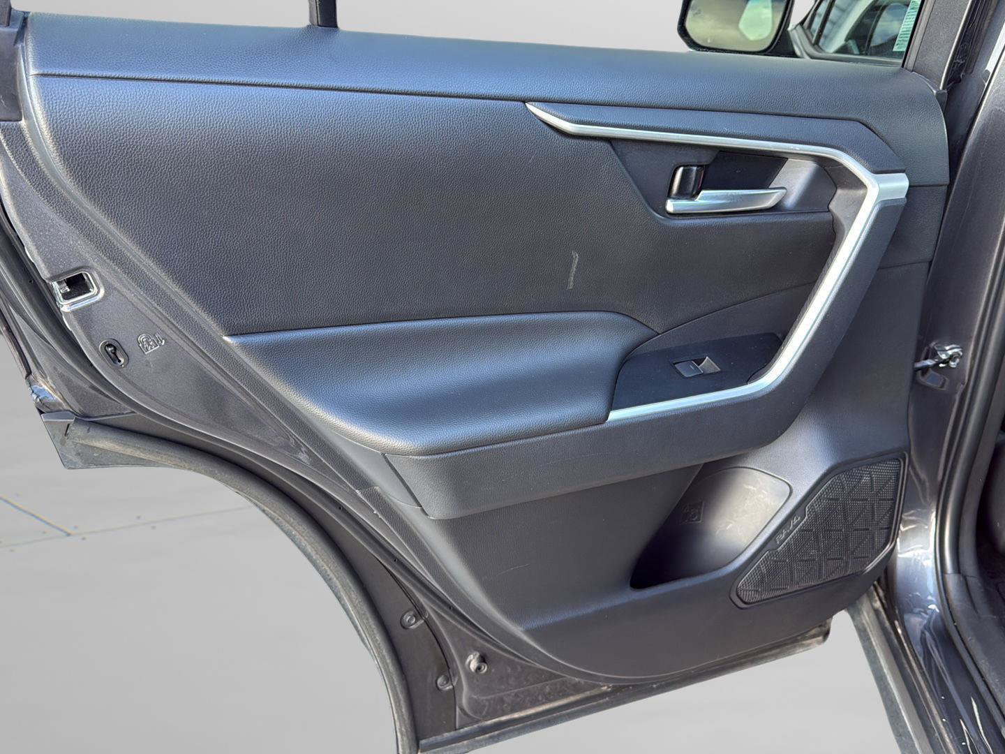 Used 2024 Toyota RAV4 XLE FWD image 30