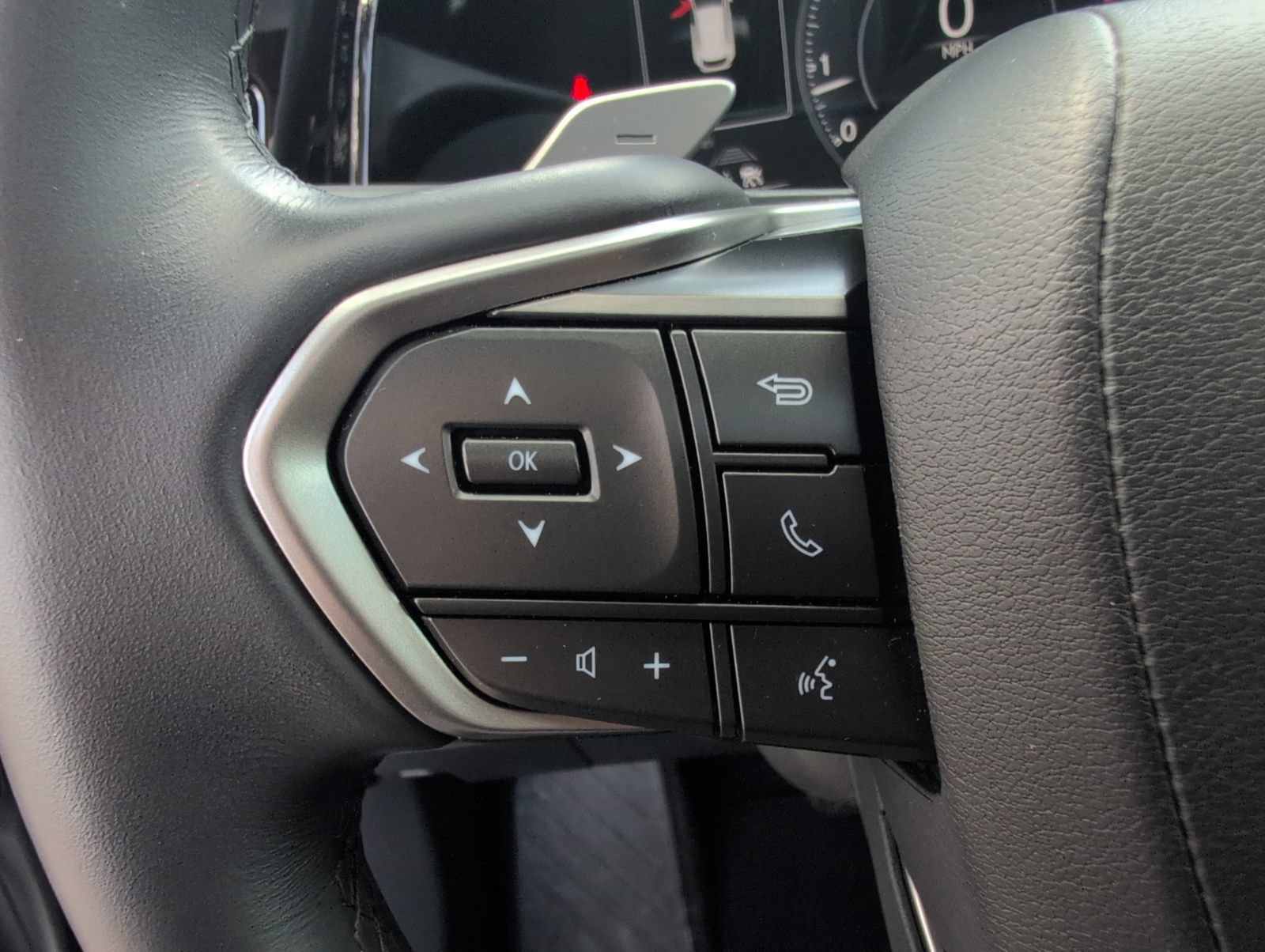 Certified 2025 Lexus NX 250 FWD w/ Accessory Package (Z1) image 11