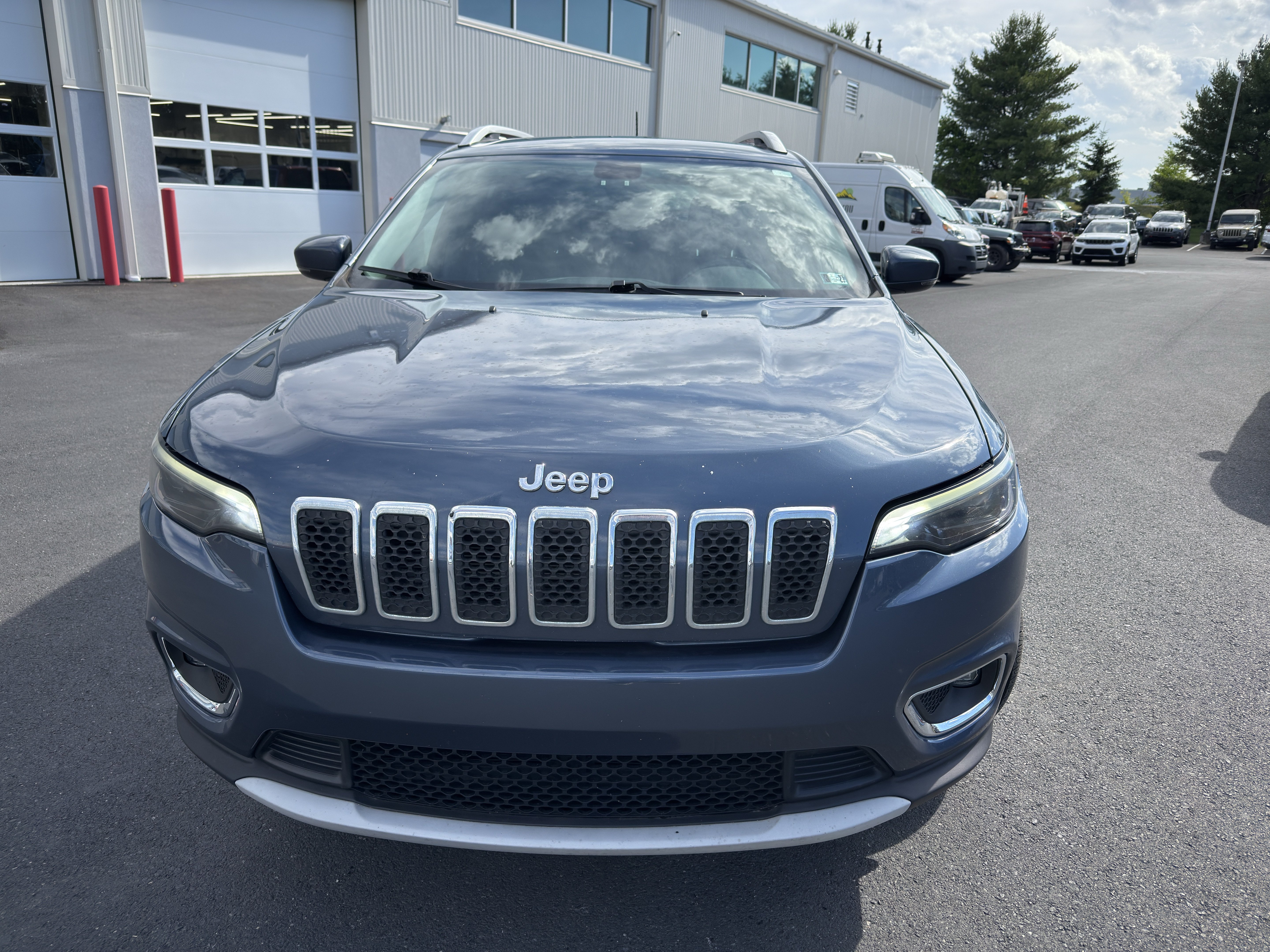 Used 2019 Jeep Cherokee Limited AWD/4WD image 2