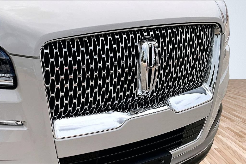 Used 2022 Lincoln Navigator Reserve AWD/4WD image 27