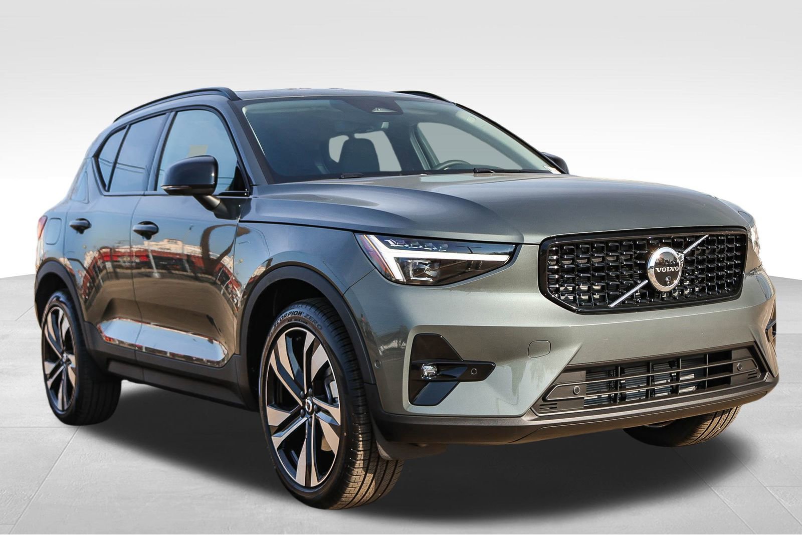 New 2026 Volvo XC40 B4 Plus w/ Climate Package image 3