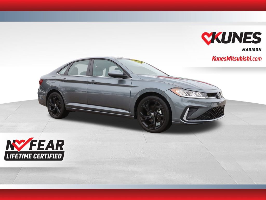 Used 2025 Volkswagen Jetta SE w/ Sunroof Package image 1