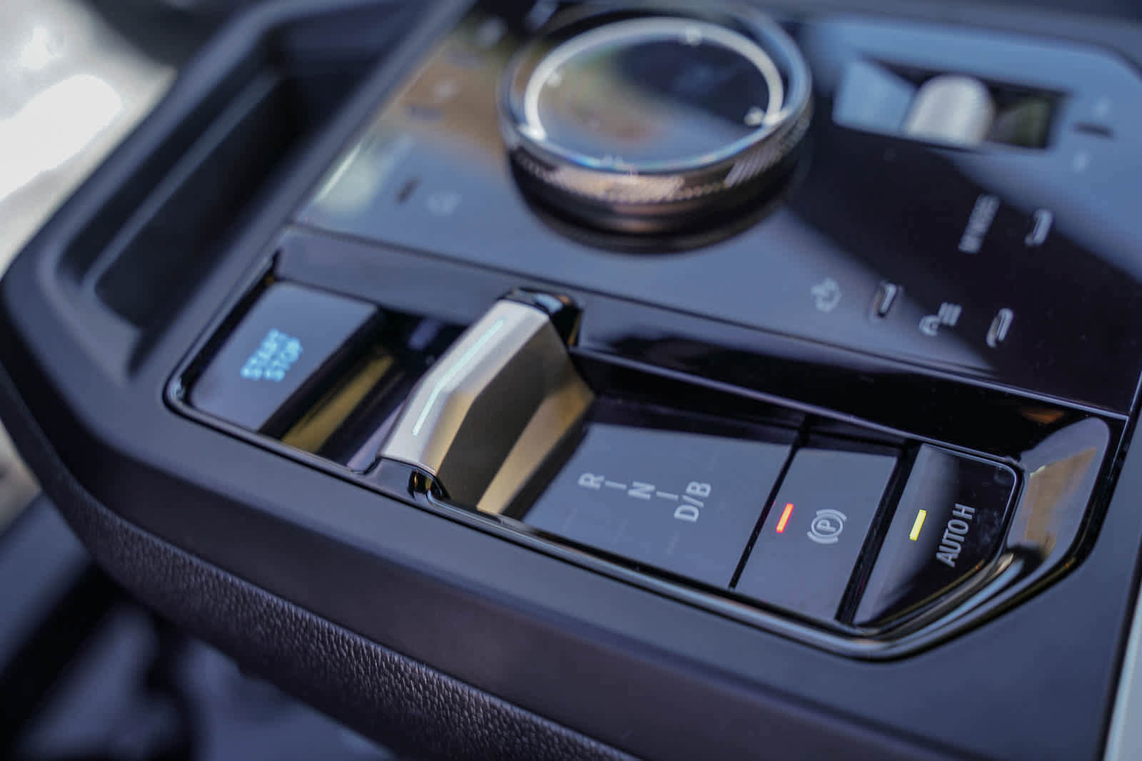 Used 2023 BMW iX xDrive50 w/ Sport Package image 22