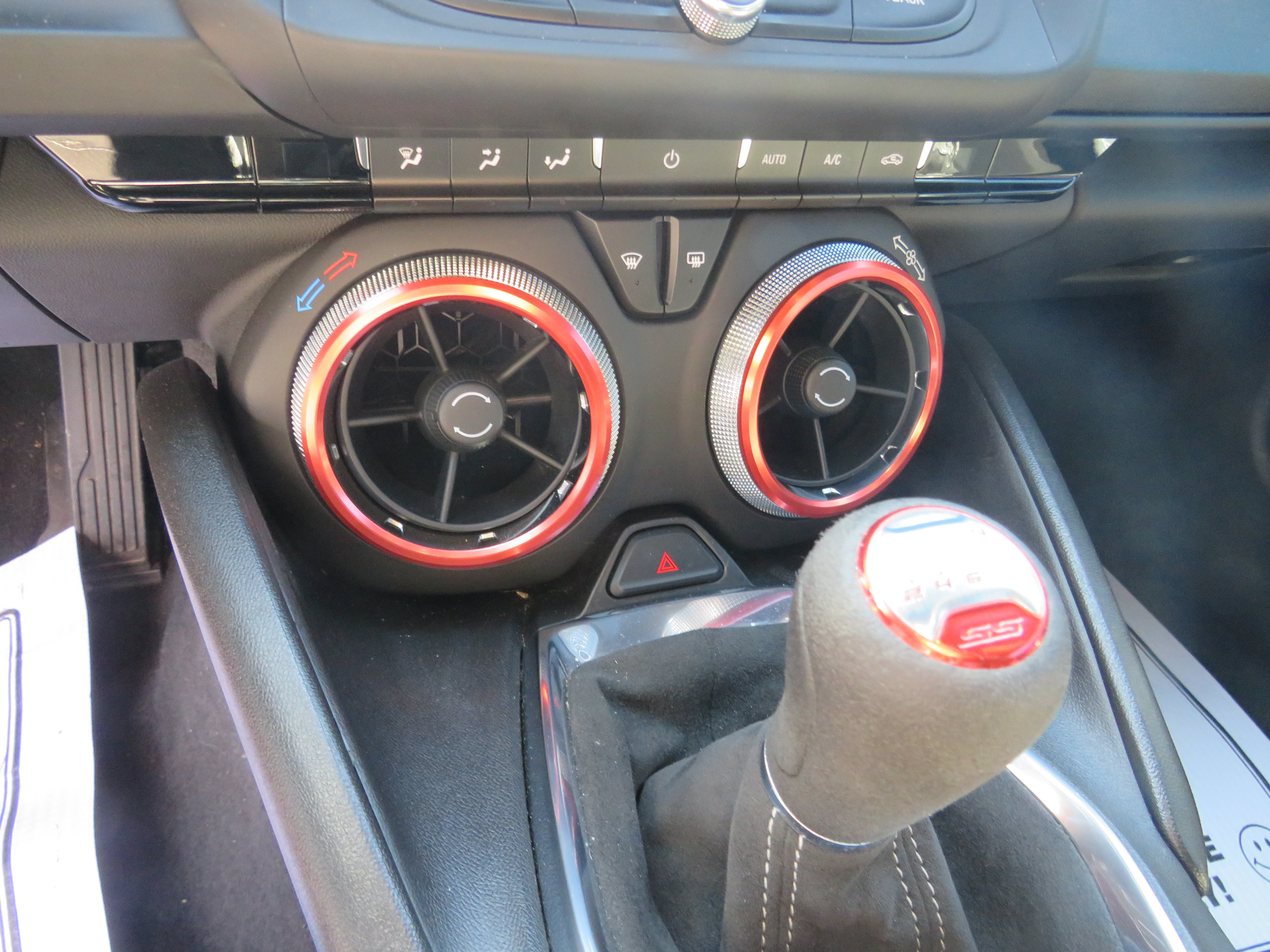 Used 2018 Chevrolet Camaro SS RWD image 11