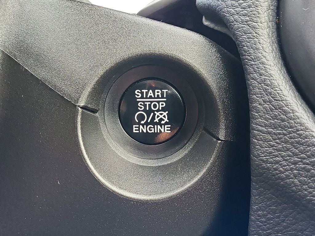 Used 2018 Jeep Compass Latitude w/ Cold Weather Group AWD/4WD image 21