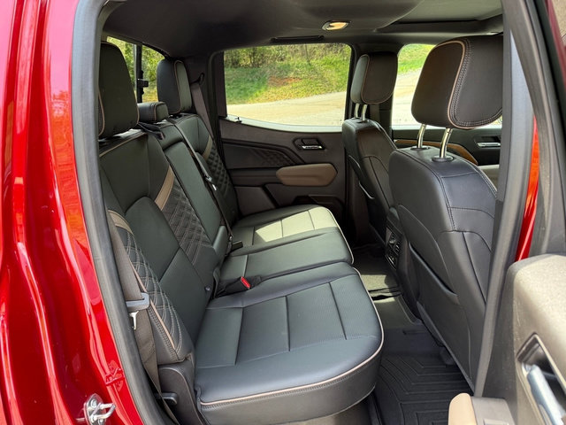 Used 2023 GMC Canyon Denali image 18