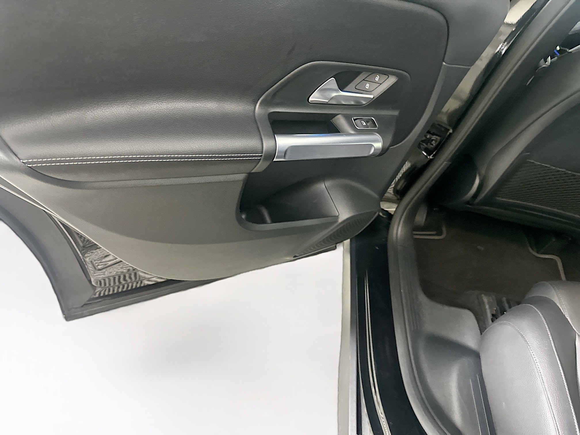 Used 2025 Mercedes-Benz GLB 250 4MATIC image 26