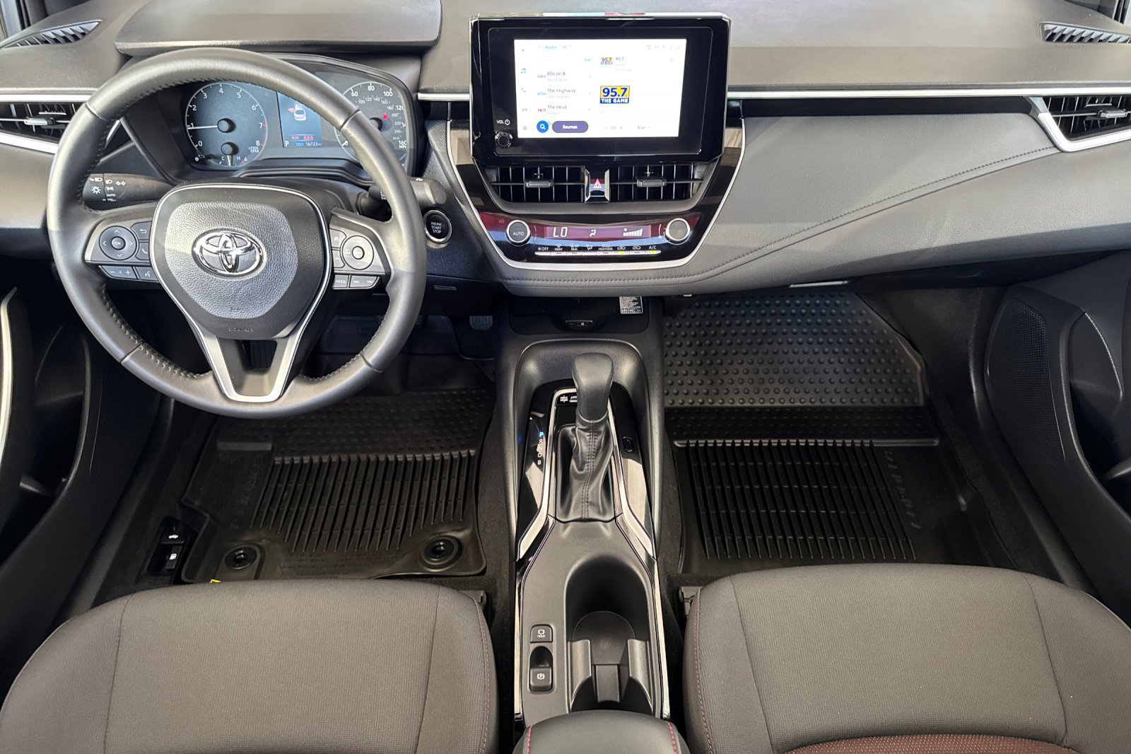 Certified 2024 Toyota Corolla SE w/ SE Premium Package FWD image 5