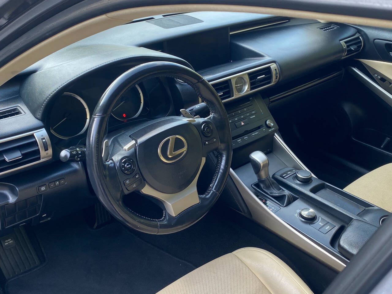 Used 2016 Lexus IS 200t RWD image 11