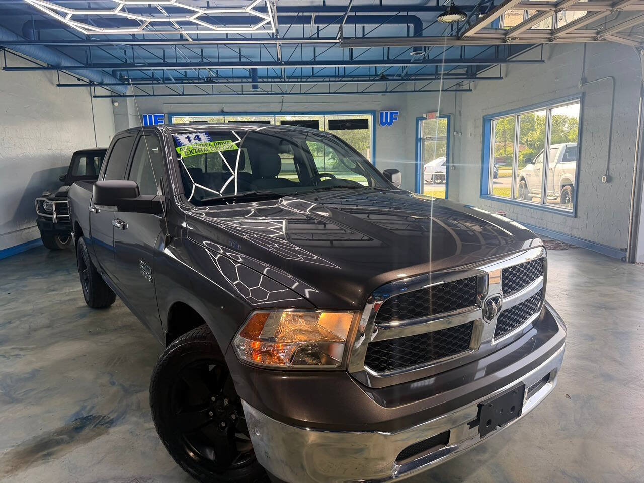 Used 2014 RAM 1500 Classic SLT w/ Luxury Group RWD image 7