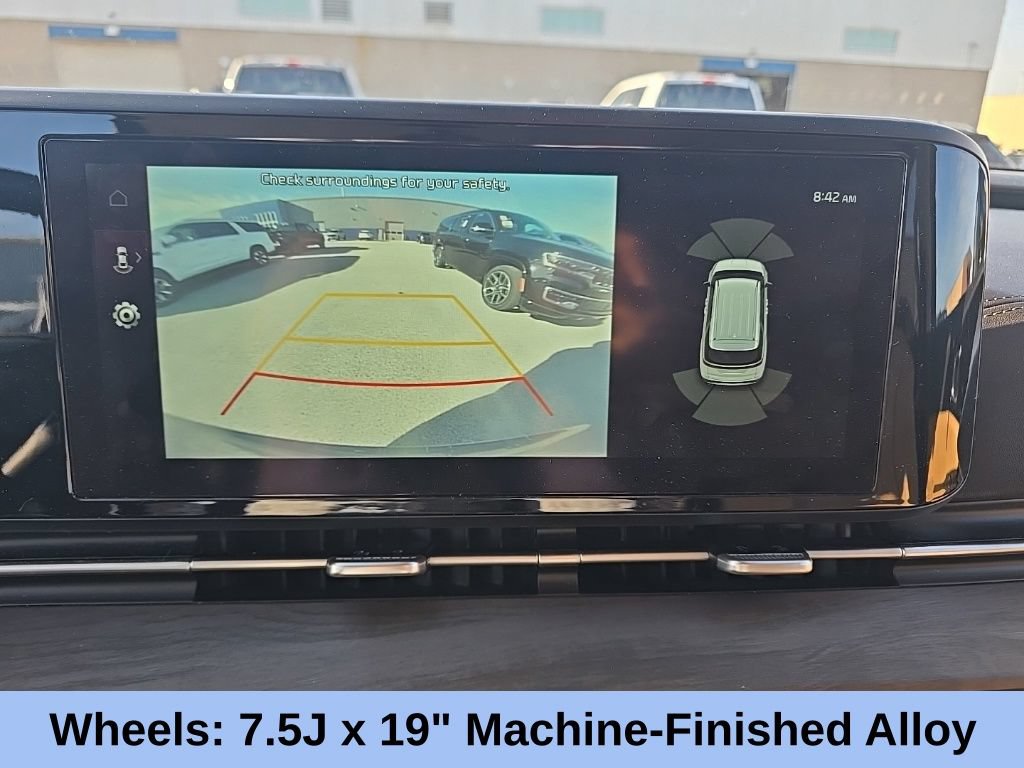 Used 2023 Kia Carnival EX FWD image 30