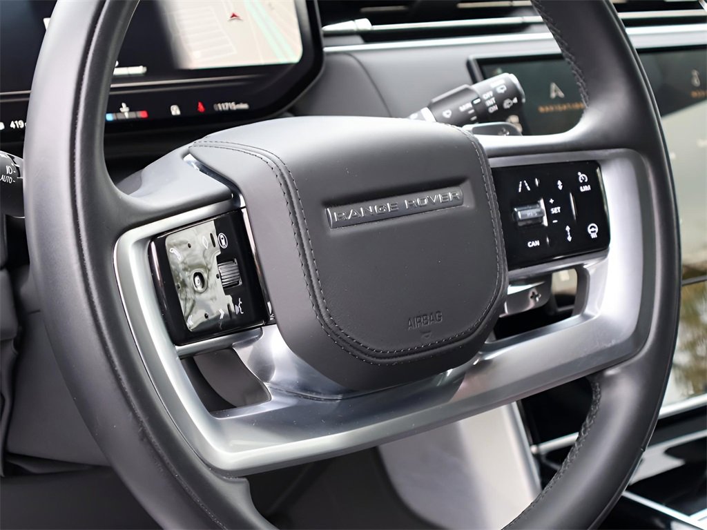 Used 2025 Land Rover Range Rover SE image 18