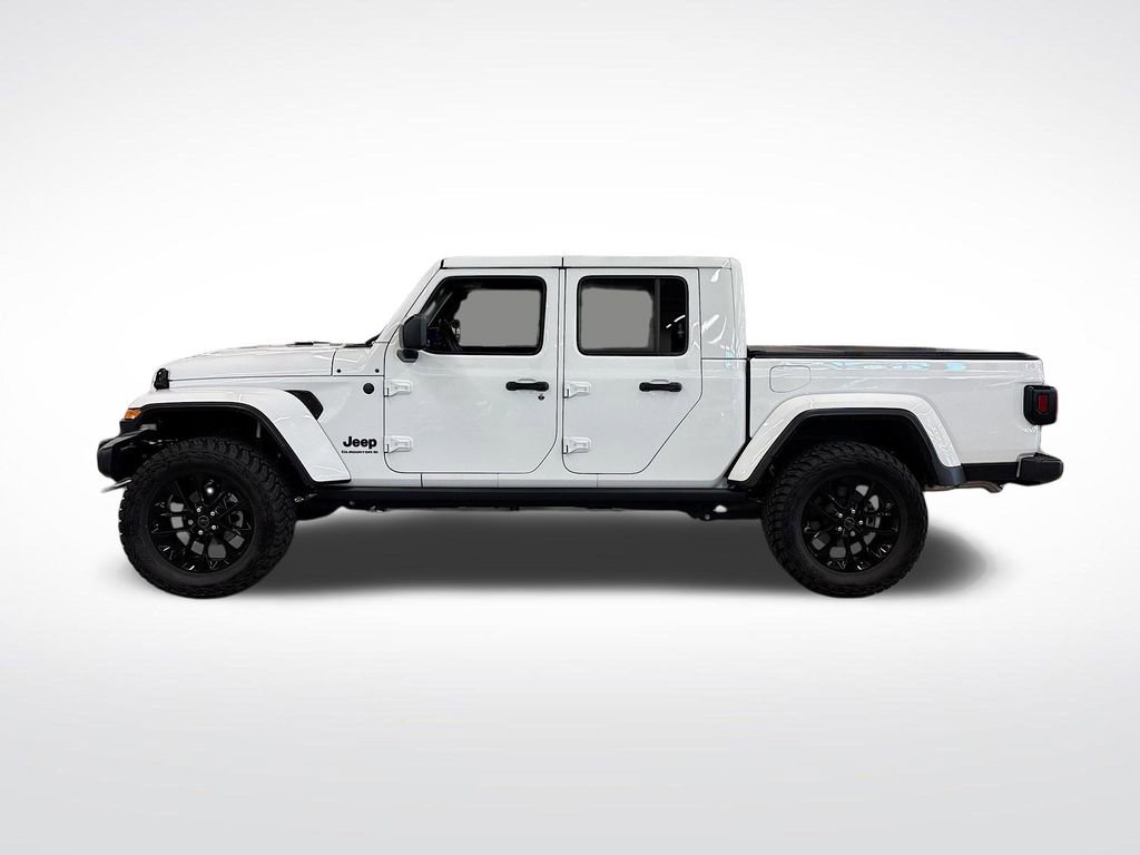 Used 2025 Jeep Gladiator Sport image 2