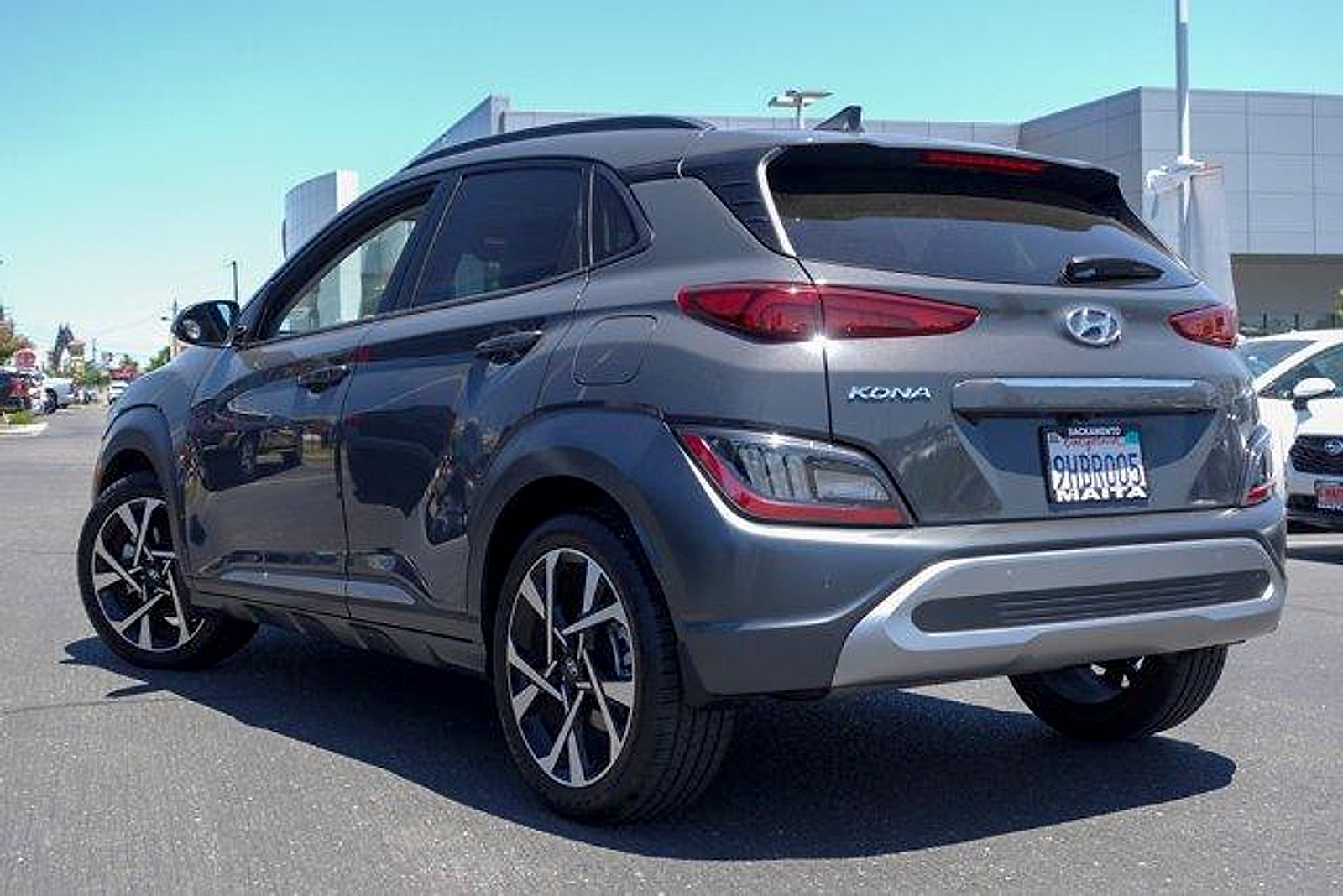 Used 2023 Hyundai Kona Limited FWD image 7