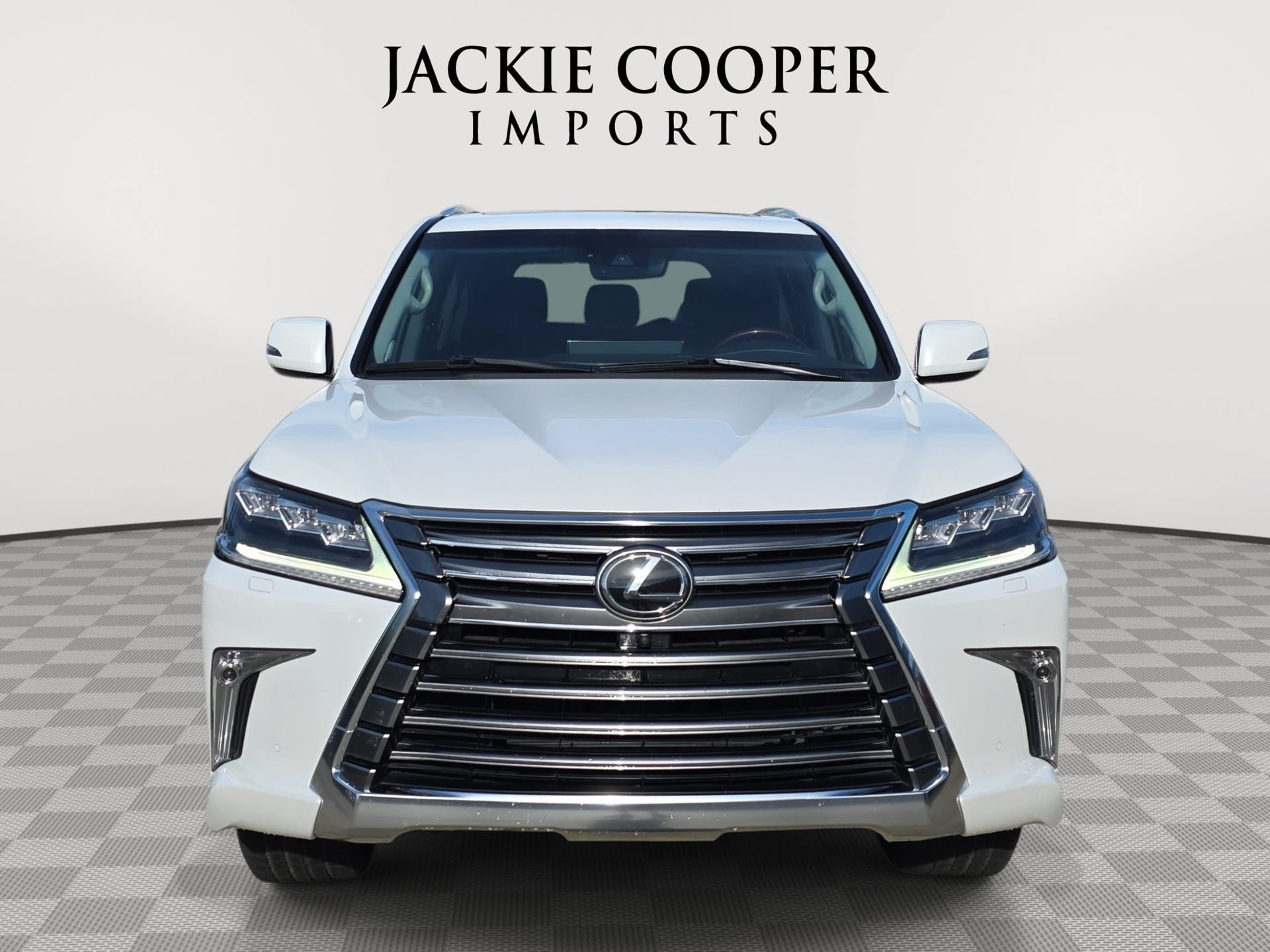 Used 2019 Lexus LX 570 4WD w/ Luxury Package image 2