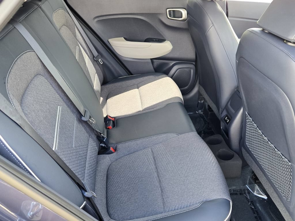 Certified 2025 Hyundai Venue Limited FWD image 15